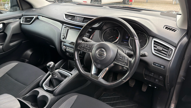 Nissan Qashqai 1.3 DiG-T 160 Acenta Premium 5dr Petrol Hatchback
